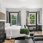 Center City Philly Home, Cozy 1-Br, Ideal Location For 4 Guests!