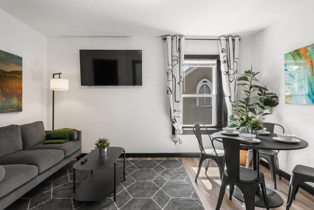 Center Philly Home, Cozy 1-br, Ideal Location For 4 Guests! *